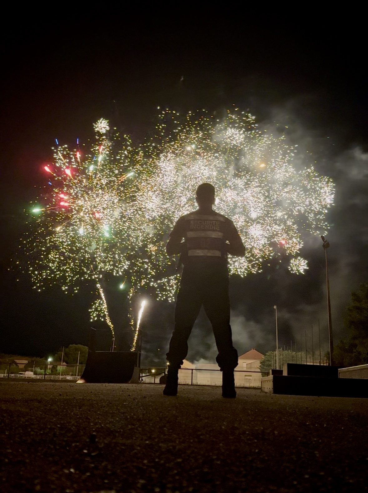 Feu artifice lors fête village sécurité évènementielle gard